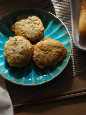 Kore usulü geleneksel yemek köftesi.
