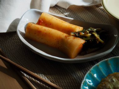 Geleneksel Kore yemeği Taze turp turşusu