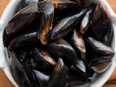 Taze midyeler, yemek malzemeleri, kabuklu deniz hayvanları.