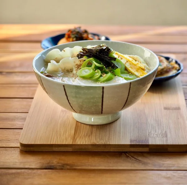 Mâncare Tradițională Coreeană Supă Tort Orez Feliat Tteok Supă Găluște — Fotografie, imagine de stoc