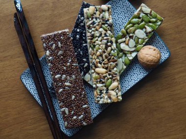 Kore geleneksel atıştırmalıkları Tatlı RicePuff, Gangjeong, Ceviz