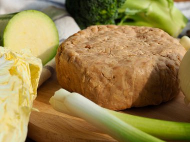 Kore yemekleri Chungkukjang ve sebzeler, soya fasulyesi mayalanmış yiyecekler.