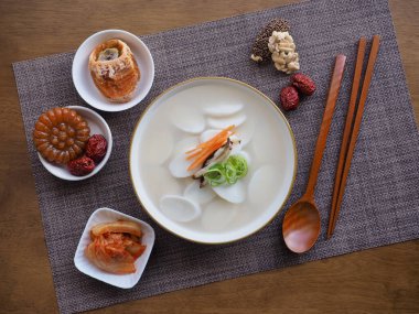 Kore geleneksel pirinç keki çorbası, tteokguk.