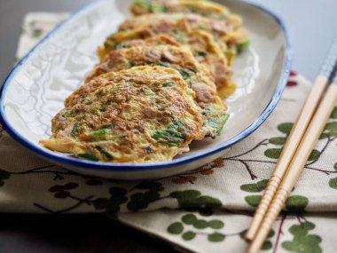 Kore usulü yumurta sebzeli krep.