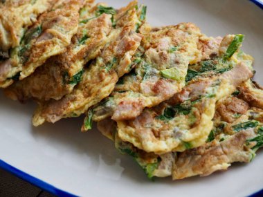 Kore usulü yumurta sebzeli krep.