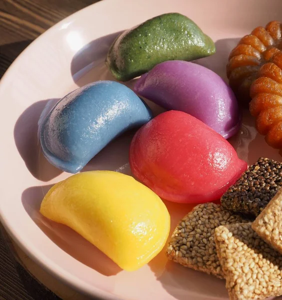 อาหารเกาหล Songpyeon าวร ปคร งดวงจ นทร Sweetricepuffs — ภาพถ่ายสต็อก
