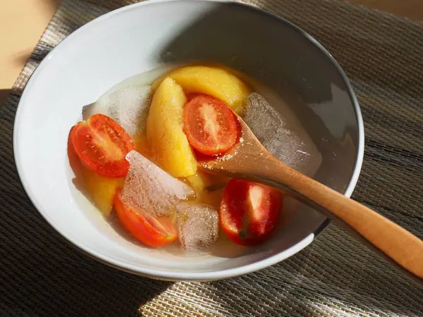 Pêche Jaune Confite Tomate Cerise Glace — Photo