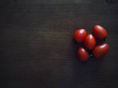 Taze organik sebze domatesleri.