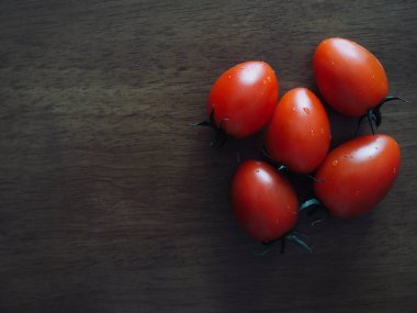 Taze organik sebze domatesleri.