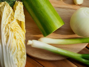 Taze organik sebzeler, mantar, kabak, sarımsak, yeşil soğan.