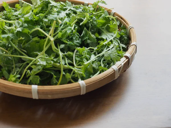 Green leafy vegetables, mugwort, food ingredients