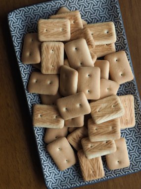 Bisküvi ekmeği, acil durum yemeği, atıştırmalık, tatlı.