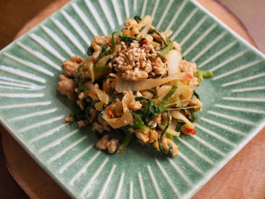 Asya yemeği domuz kızartmalı sebze.