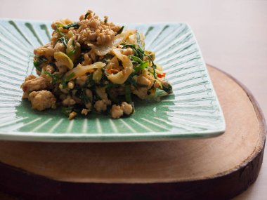 Asya yemeği domuz kızartmalı sebze.