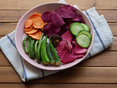 Çeşitli sebze tatlısı, havuç, mantar, tatlı patates.