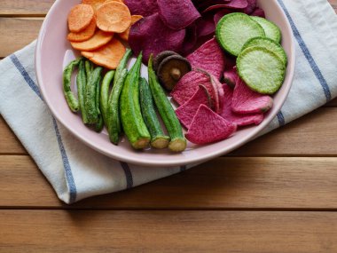 Çeşitli sebze tatlısı, havuç, mantar, tatlı patates.