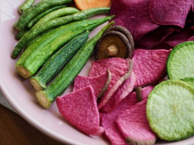 Çeşitli sebze tatlısı, havuç, mantar, tatlı patates.