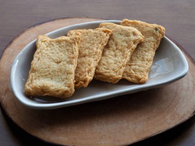 Asya yemeği balık keki, balık ezmesi, eomuk.