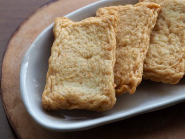 Asya yemeği balık keki, balık ezmesi, eomuk.