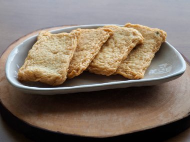 Asya yemeği balık keki, balık ezmesi, eomuk.