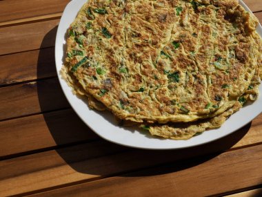 Asya yemekleri sebze ve yumurta krepleri.