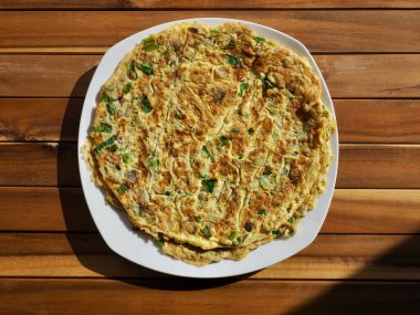 Asya yemekleri sebze ve yumurta krepleri.