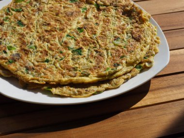 Asya yemekleri sebze ve yumurta krepleri.