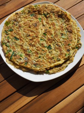 Asya yemekleri sebze ve yumurta krepleri.