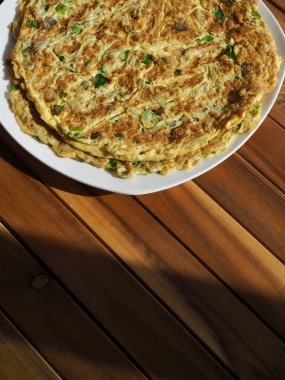 Asya yemekleri sebze ve yumurta krepleri.