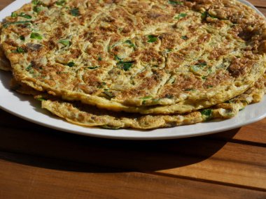 Asya yemekleri sebze ve yumurta krepleri.