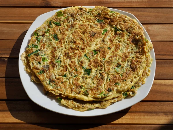 Asya yemekleri sebze ve yumurta krepleri.