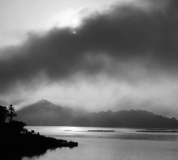 Korea Cheongju Miasto Daecheong Jezioro Rano Wodna Mgła Dekoracje — Zdjęcie stockowe