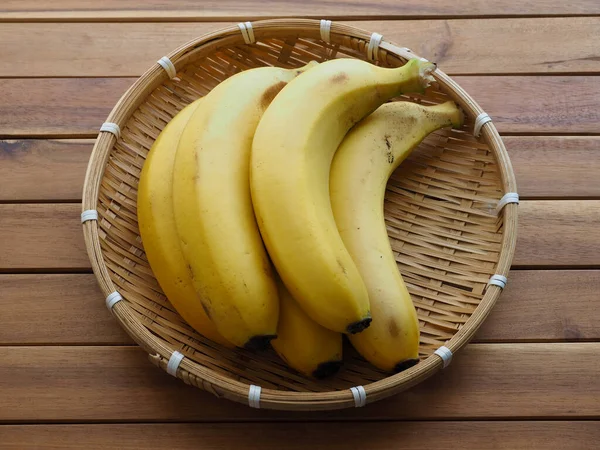 Plátanos Amarillos Una Cesta Frutas Tropicales — Foto de Stock