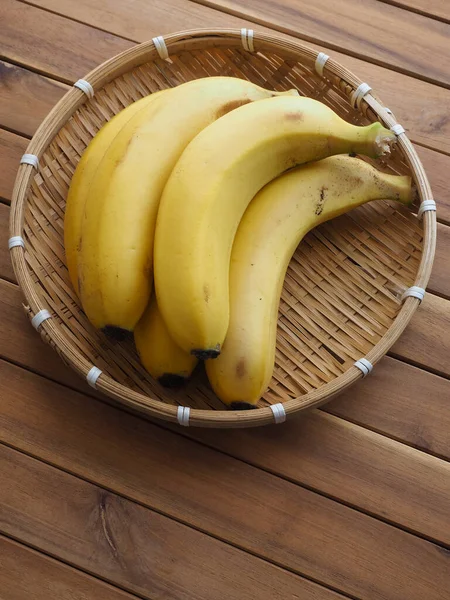 Plátanos Amarillos Una Cesta Frutas Tropicales — Foto de Stock