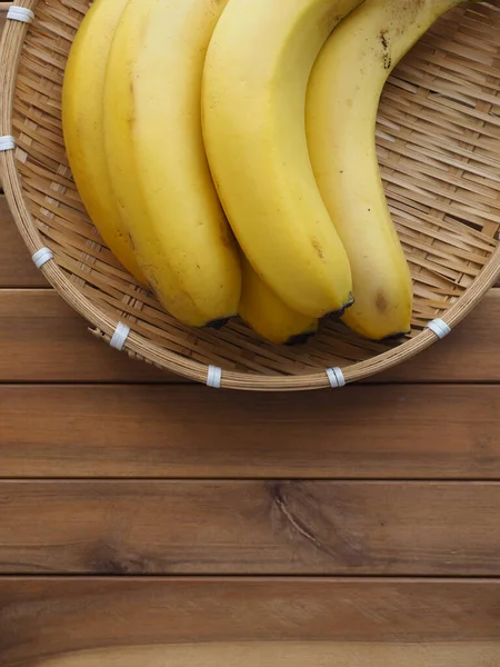 Plátanos Amarillos Una Cesta Frutas Tropicales — Foto de Stock