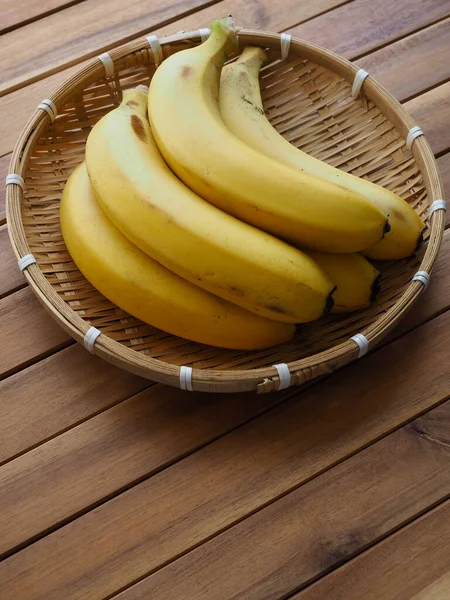 Plátanos Amarillos Una Cesta Frutas Tropicales — Foto de Stock