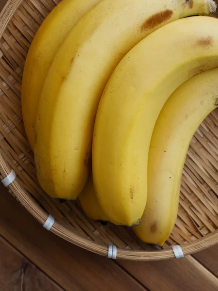 Plátanos Amarillos Una Cesta Frutas Tropicales — Foto de Stock