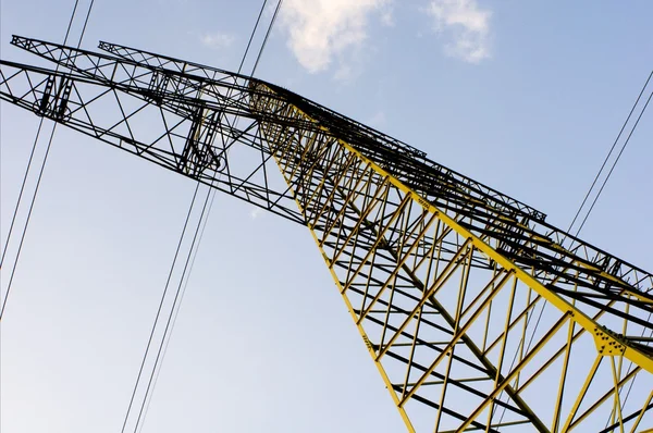 Jakim Pylon Zapewnia Energię Elektryczną Błękitne Niebo — Zdjęcie stockowe