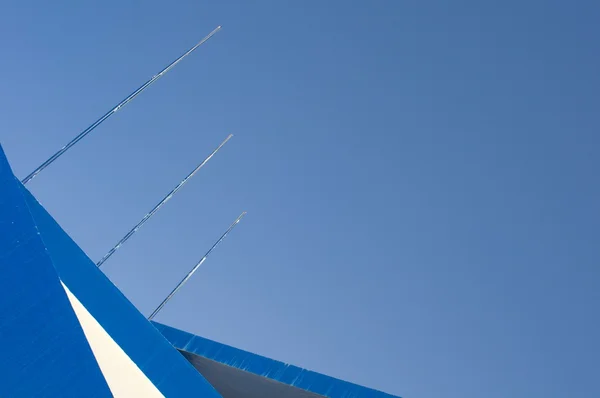Telhado com antenas — Fotografia de Stock