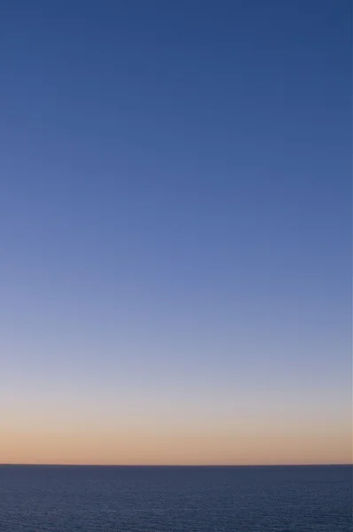 Cielo azzurro al mare — Foto Stock