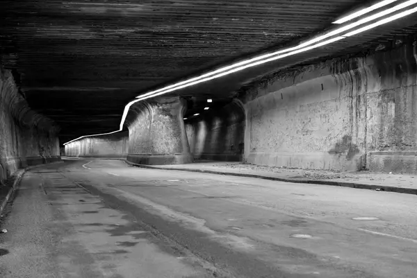 Podziemny Opuszczony Tunel Światłami Neonowymi — Zdjęcie stockowe