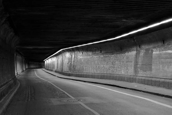 Túnel Subterrâneo Abandonado Com Luzes Néon — Fotografia de Stock