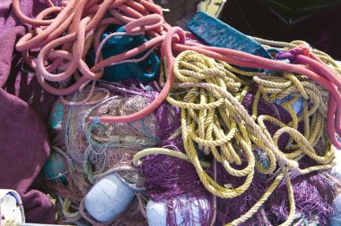 balık ağlarına limandaki