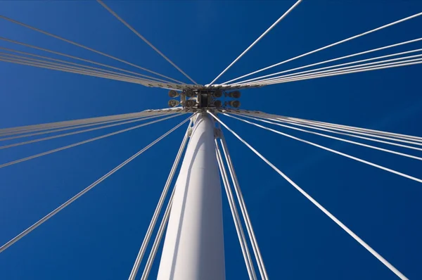 Cabos e suportes de ponte — Fotografia de Stock