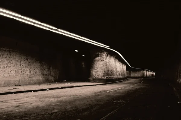 Temný tunel — Stock fotografie