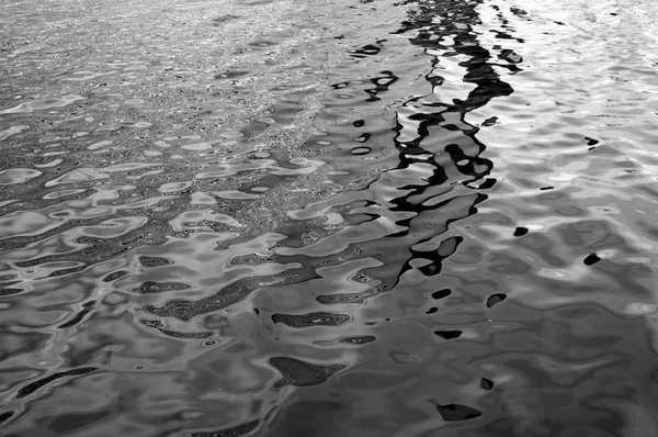 Water waves reflective — Stock Photo, Image