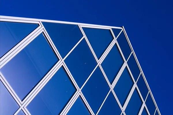 Frente futurista com janelas — Fotografia de Stock