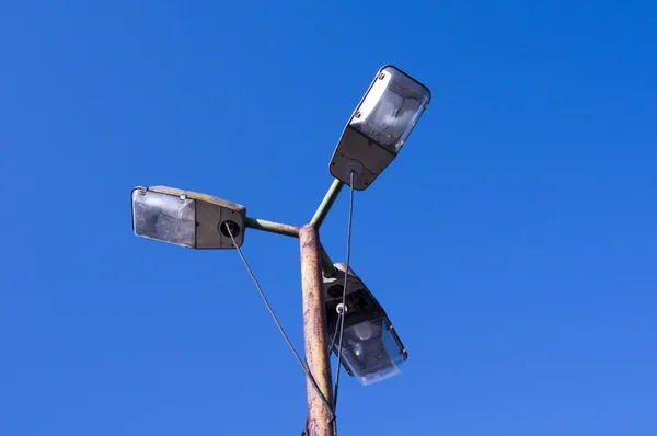 Straat licht met halogeenlamp — Stockfoto