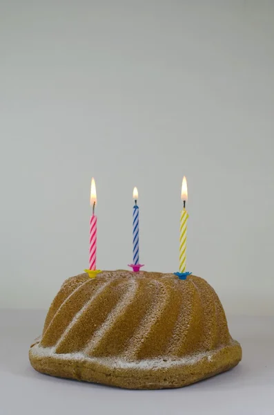 Gâteau sur table en bois — Photo