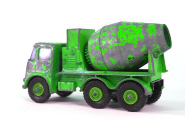 Köpekten paslı kamyon